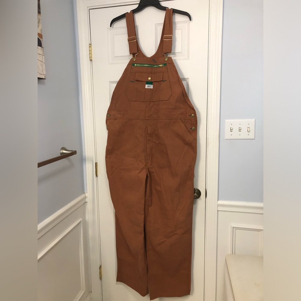 NWT Liberty men’s overalls. Size 44x32
100% cotton. Multiple pockets
